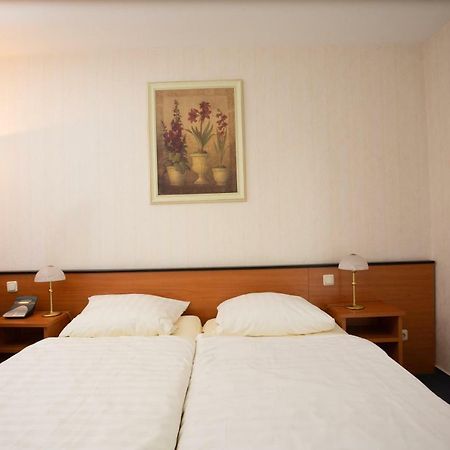 Gaestehaus Am Vogelsang Kerpen  Bagian luar foto