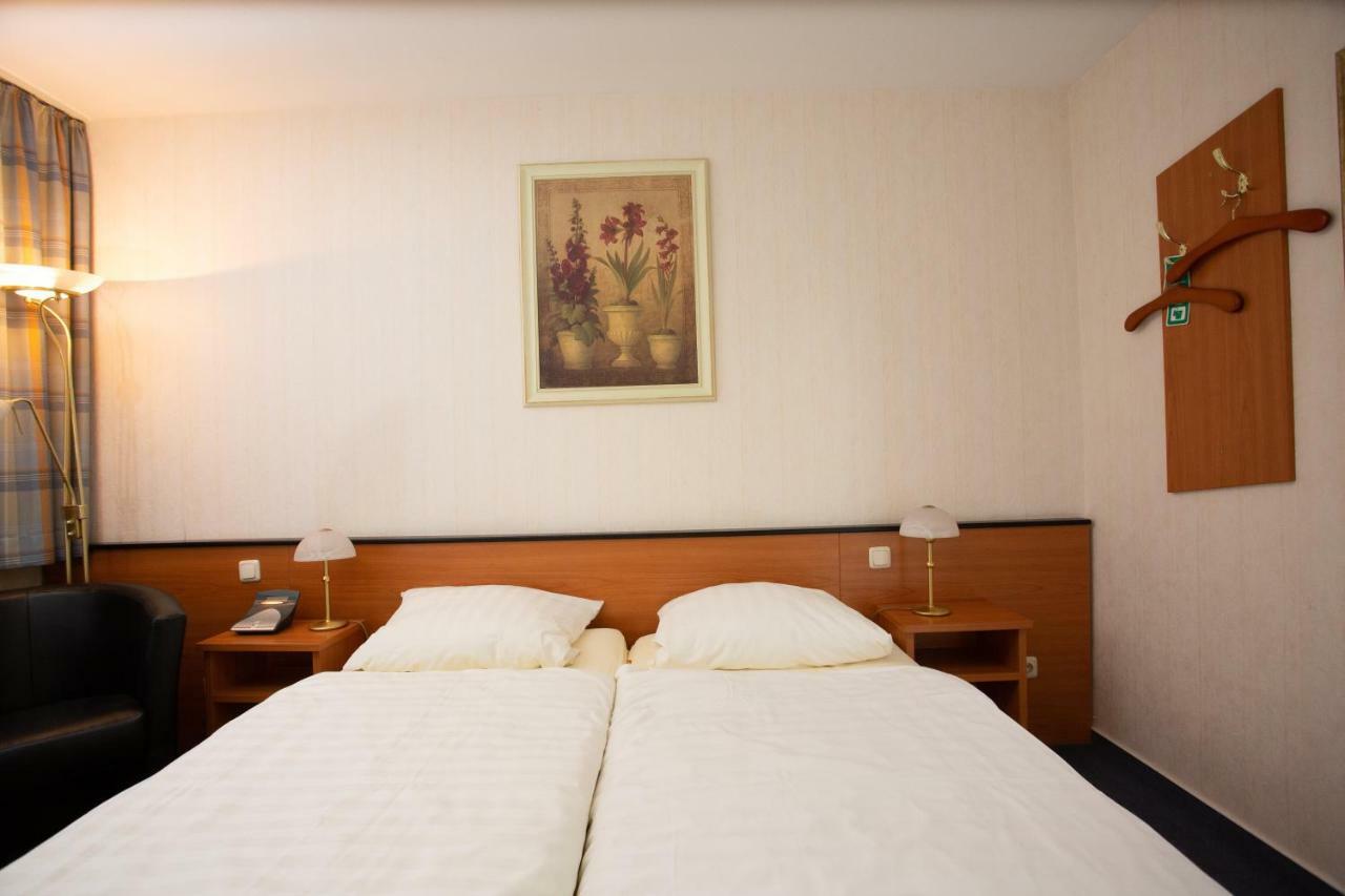 Gaestehaus Am Vogelsang Kerpen  Bagian luar foto